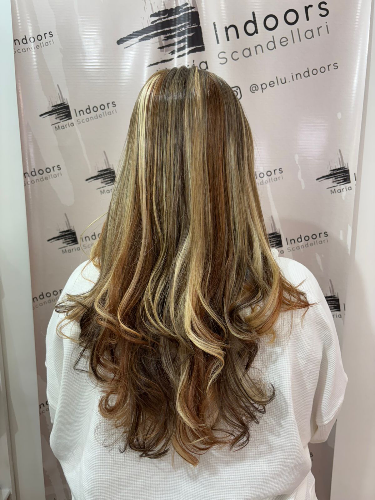 Balayage rubio y castaño realizado en Indoors, peluquería en Almagro